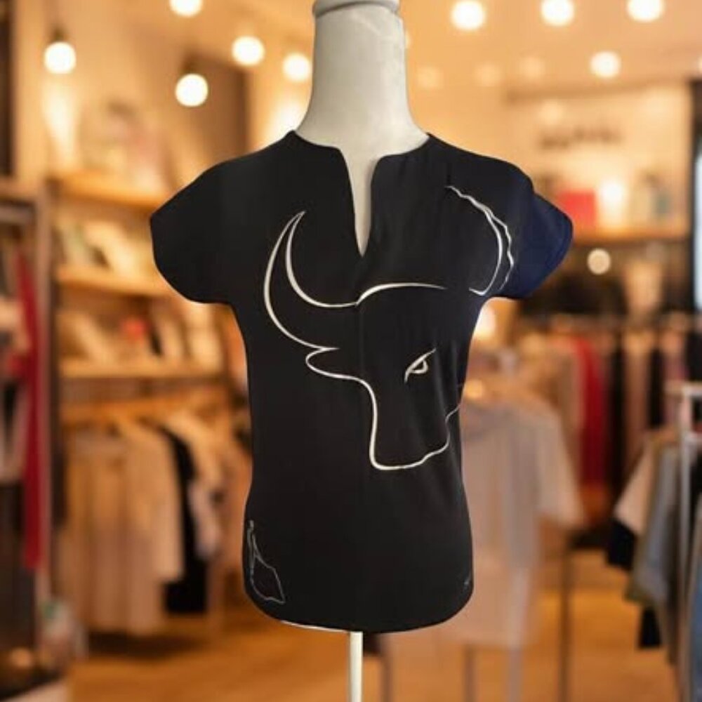 Black Graphic Bull Top - Picture 2 of 4